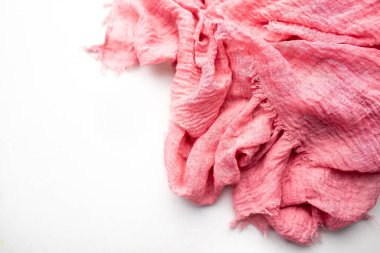Pembe kumaş arka plan, beyaz üzerine kumaş dokusu. Beyaz kumaş arkaplan ya da kopyalanacak yeri olan pamuk arkaplan