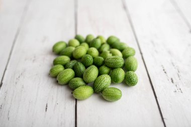 Taze hasat edilmiş kabak, Meksika ekşi turşusu ya da fare karpuzu. Ekşi üzüm büyüklüğünde salatalık..