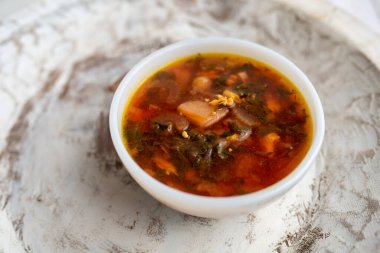 Rus pancar çorbası. Sıcak çorba ve yumurta versiyonu. Kuş çorbası..