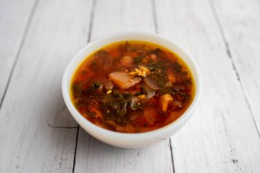 Rus pancar çorbası. Sıcak çorba ve yumurta versiyonu. Kuş çorbası..