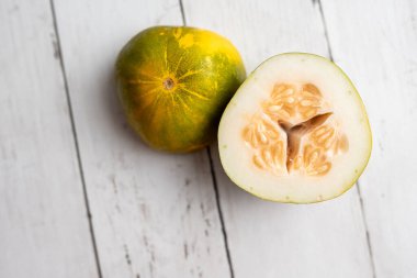 Dosakai çiğ salatalık ya da salatalık sativus, Cucurbitaceae kavun ailesi.