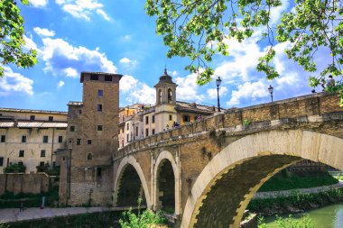 Köprü Ponte Cestio veya bridge St Bartholomew.