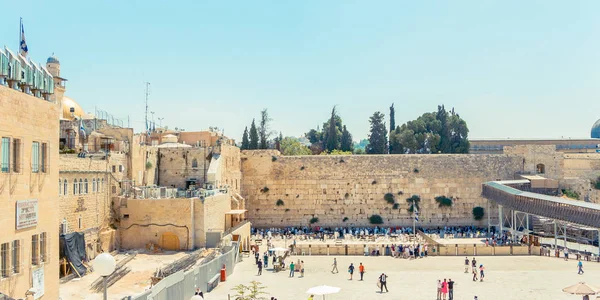 Klagomuren och på den förgyllda kupolen Rock Al-Aqsa — Stockfoto