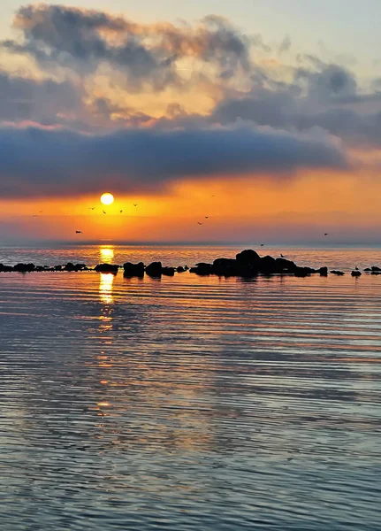 Niesamowity zachód słońca na plaży — Zdjęcie stockowe