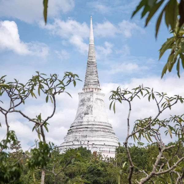 Παγόδα στο Wat Phra Kaeo στο Phra Nakhon Khiri ιστορικό πάρκο, Pe — Φωτογραφία Αρχείου