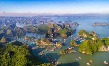 Yukarıdan Cat Ba adası. Ian Ha Koyu. Hai phong, Vietnam