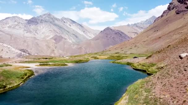 Fly Laguna Horcones Lake Mountains Trail Aconcagua Mountain Highest Peak — Stock Video