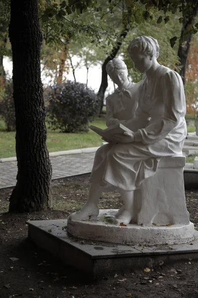 Sculpture Mère Fille — Photo