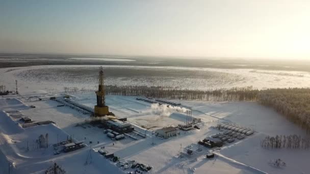 Kışın Sibirya Petrol Üretimi — Stok video