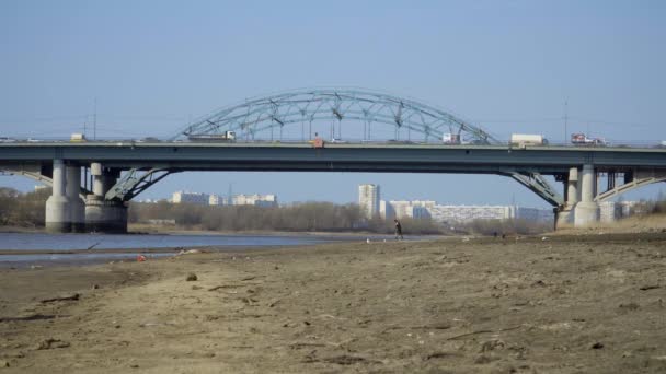 Автомобільний Міст Через Річку — стокове відео