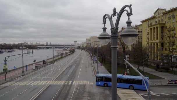 Mosca Traffico Automobilistico Quarantena Argine Del Fiume — Video Stock