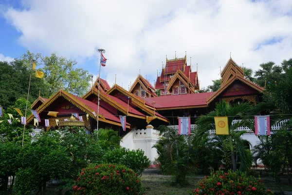 Wat Sri Rong Muang Lampang Thajsko dřevěná architektura — Stock fotografie