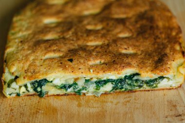 Ispanaklı Yumurta ve peynir ile pasta. Lezzetli pasta