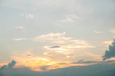 ormanda günbatımı, gökyüzü