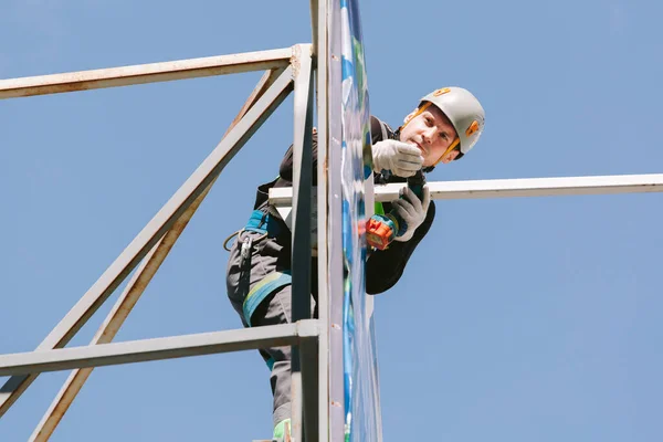 Scalatore Industriale Casco Lavoro Complessivo Altezza Lavoro Rischioso Operaio Professionista — Foto Stock