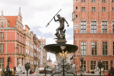 Meşhur Neptün çeşmesi. Gdansk, Polonya