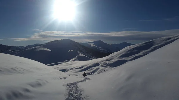 晴れた日の山の冬 — ストック写真