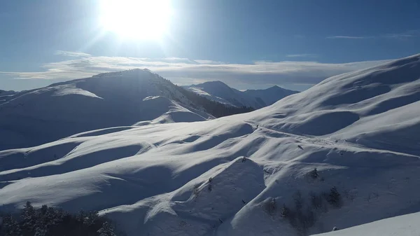 Winter Bergen Met Een Zonnige Dag — Stockfoto