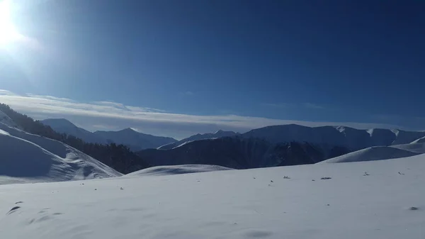 Winter Bergen Met Een Zonnige Dag — Stockfoto