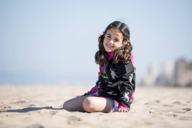 Küçük kız poz beach