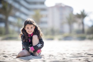 Küçük kız poz beach