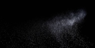 Kara zemin üzerinde izole edilmiş bir kar fırtınasının dokusu uzayda yıldız kümeleri, parçacıkların dinamik dağılımı