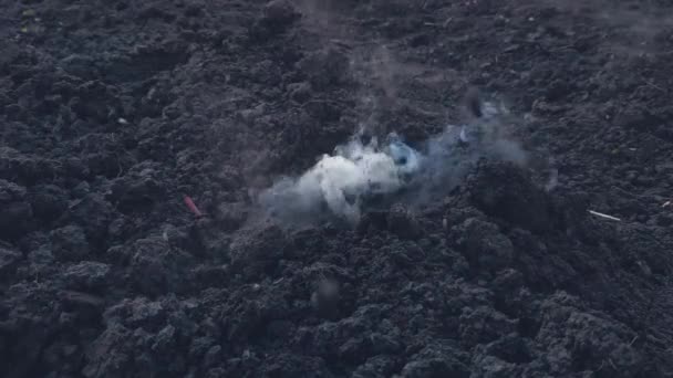 Explosion Surface Terre Partir Dispositif Explosif Frappé Par Obus Des — Video