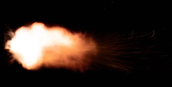 Disparo Arma Fuego Sobre Fondo Negro Escape Fuego Con Chispas — Foto de Stock