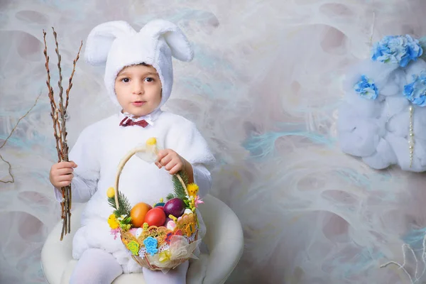 Kleiner Junge Osterhasenkostüm — Stockfoto