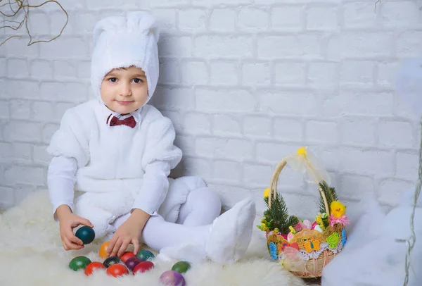 Malý Chlapec Kostýmu Velikonočního Králíčka — Stock fotografie