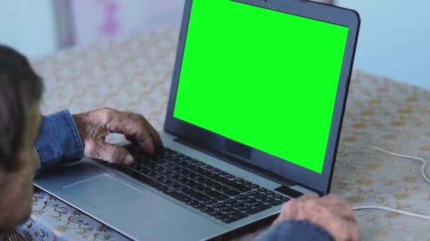 Elderly Man Laptop Grandfather Stays Home Communicates Family Friends Social — Stock Video