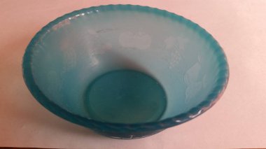 Plastik bir kase. Meyveli detaylar