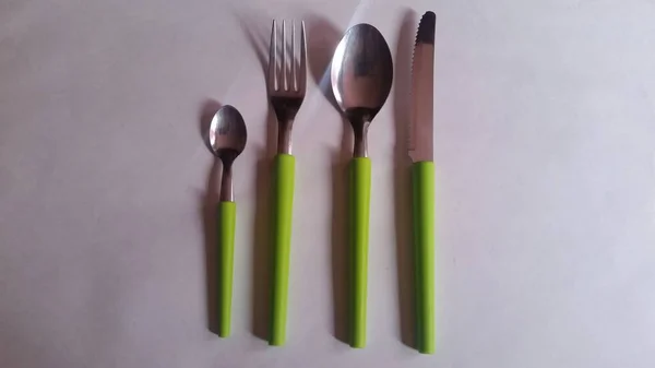 Una Cuchara Tenedor Cuchara Cuchillo Verde — Foto de Stock