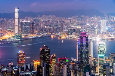 Geceleyin Hong Kong Şehri.