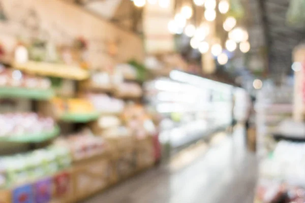 Defokussiertes Regal, Anzeige im Supermarkt für Hintergrund. — Stockfoto