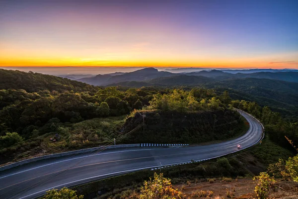 Early morning sunrise over hills, Inthanon national park, Chiang — Stock Photo, Image