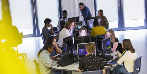 Junior High Students Using Computers Computer Lab — Stock Photo, Image