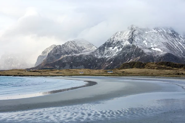 Montagnes Lointaine Plage Océanique Ytresand Lofoten Norvège — Photo