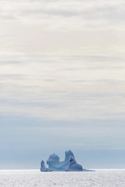 Majestuosa Formación Iceberg Océano Atlántico Groenlandia — Foto de Stock