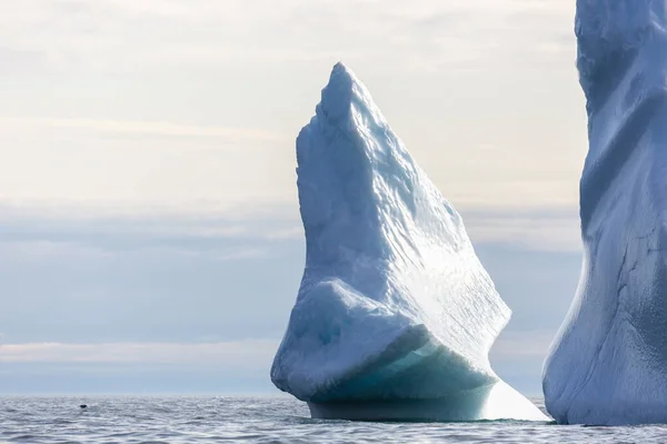 Maestosa Formazione Iceberg Sull Oceano Atlantico Groenlandia — Foto Stock