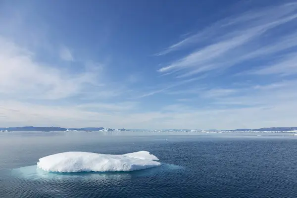 Derretendo Gelo Polar Azul Ensolarado Oceano Atlântico Groenlândia — Fotografia de Stock