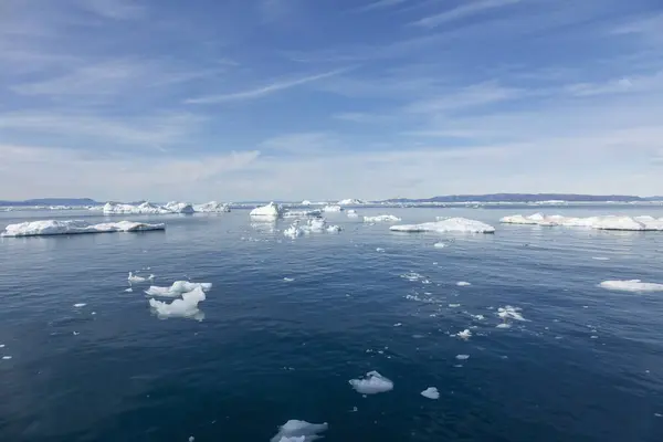 Derretimiento Del Hielo Polar Soleado Océano Atlántico Azul Groenlandia —  Fotos de Stock