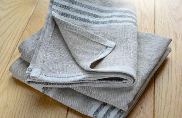 Gestreifte grobe schwere Bettwäsche Küche oder Handtücher. Heimtextilien — Stockfoto