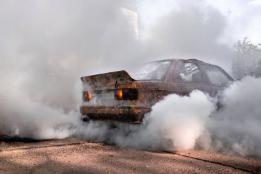 Moldova 25.09.2019. Modern Stance Car yarış arabası sürükleniyor. 