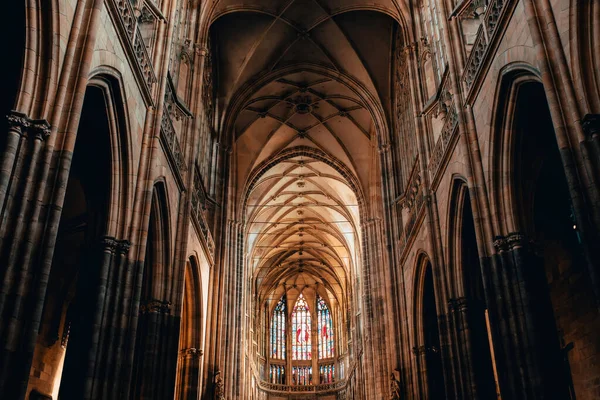  Gotik Katedral 'in içi, Alman Katolikliğinin ve Gotik mimarinin anıtı. Eski kilise eski kilise geçmişi gotik tarzda.
