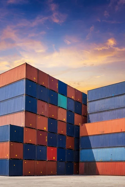 Colourful stack pattern of cargo shipping containers in shipping yard — Stock Photo, Image