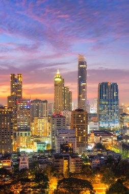 Bangkok, Tayland iş bölgesinde, yüksek doğmak modern binanın havadan görünümü