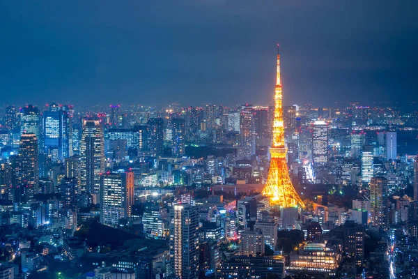 Vista aérea sobre a torre de Tóquio e a paisagem urbana de Tóquio de Roppongi Hills à noite no Japão — Fotografia de Stock