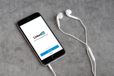 iphone6s LinkedIn sosyal medya uygulamasını açın