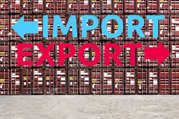 Patrón de pila de contenedores de envío de carga con palabras de exportación e importación en el astillero para la importación de transporte global, exportación y concepto de negocio logístico — Foto de Stock